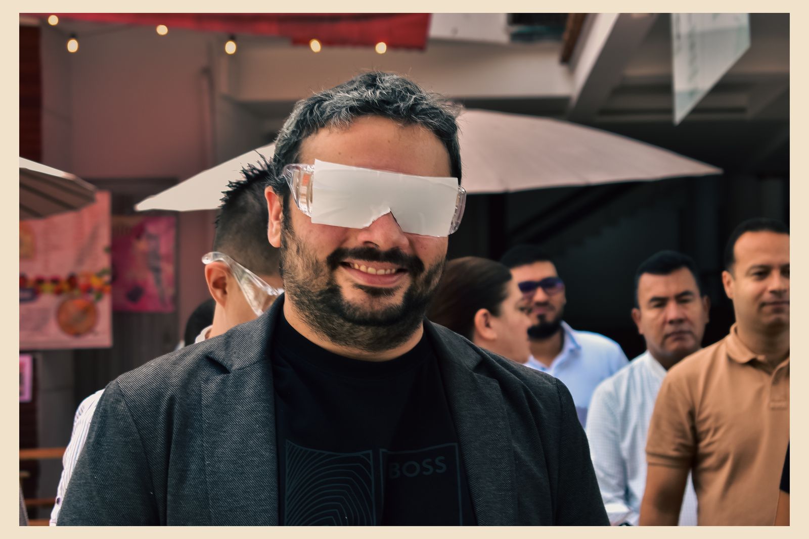 Participante sonriente en un taller de sensibilización de Vita Nova
